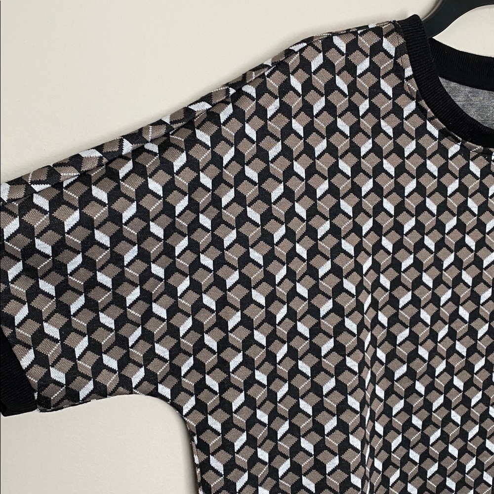 Geometric Print Short Sleeve Top - Picture 3 of 4